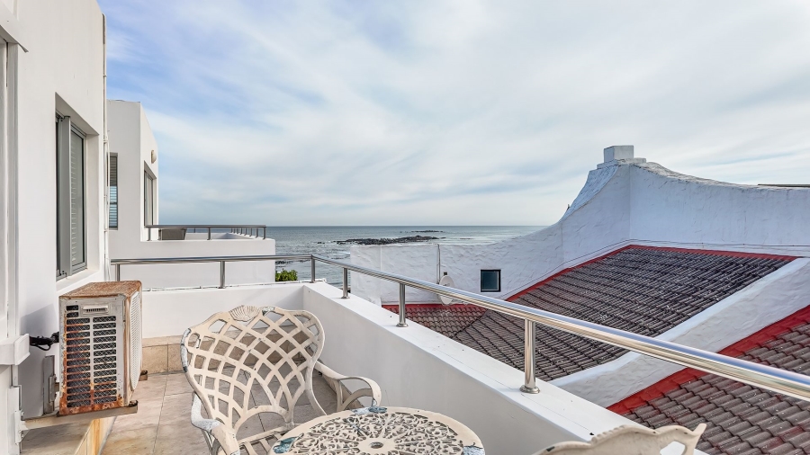6 Bedroom Property for Sale in Bloubergstrand Western Cape